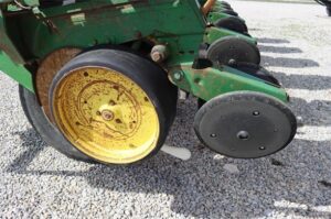 JOHN-DEERE-7000-69310-2