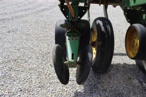 JOHN-DEERE-7000-69310-6