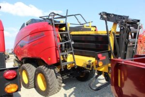 NEW-HOLLAND-BIG-BALER-330-PLUS-74566-3