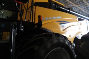 NEW-HOLLAND-CR7