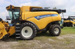 NEW-HOLLAND-CR8