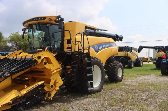 NEW-HOLLAND-CR8