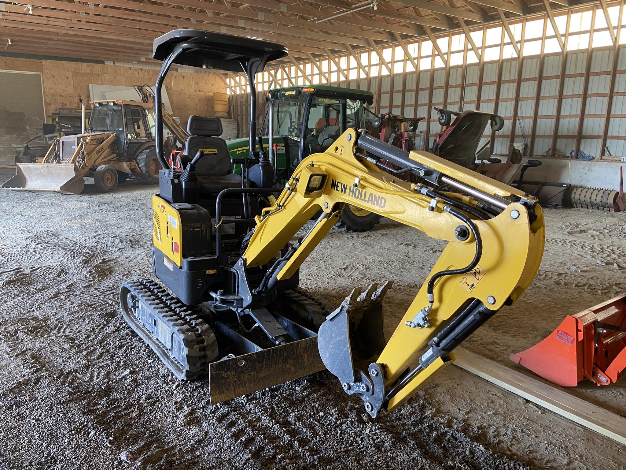 NEW-HOLLAND-E17C-77754