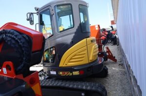 NEW-HOLLAND-E37C-74988-3