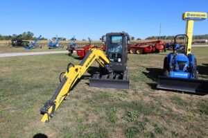 NEW-HOLLAND-E37C-75068-1