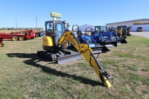 NEW-HOLLAND-E37C-75068-2