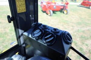 NEW-HOLLAND-E37C-75068-7