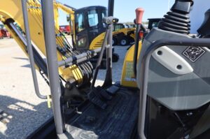 NEW-HOLLAND-E37C-78107-8