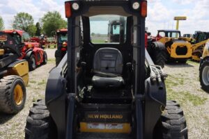 NEW-HOLLAND-L220-77100-1