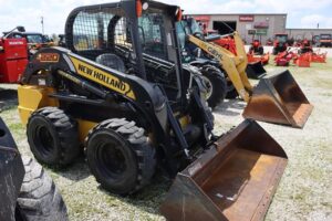 NEW-HOLLAND-L220-77100-2