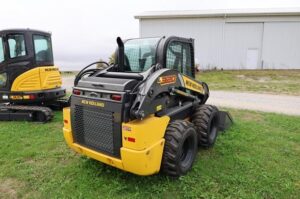 NEW-HOLLAND-L320-75083-2