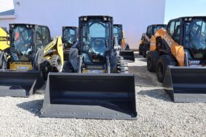 NEW-HOLLAND-L320-76068-1