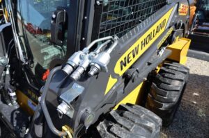 NEW-HOLLAND-L320-76068-2