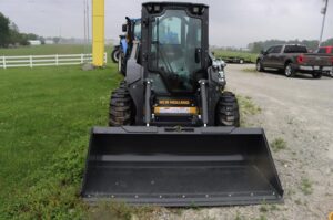NEW-HOLLAND-L320-JAF0L320VSM467410-1