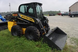 NEW-HOLLAND-L320-JAF0L320VSM467410-2