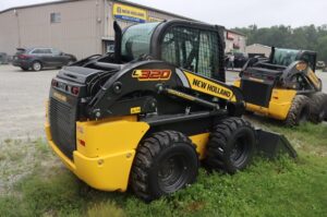 NEW-HOLLAND-L320-JAF0L320VSM467410-3