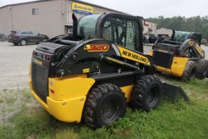 NEW-HOLLAND-L320-JAF0L320VSM467410-3