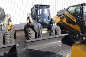 NEW-HOLLAND-L328-77323-1