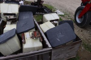 Planting-Attachments-KINZE-FERTILIZER-BOXES-5